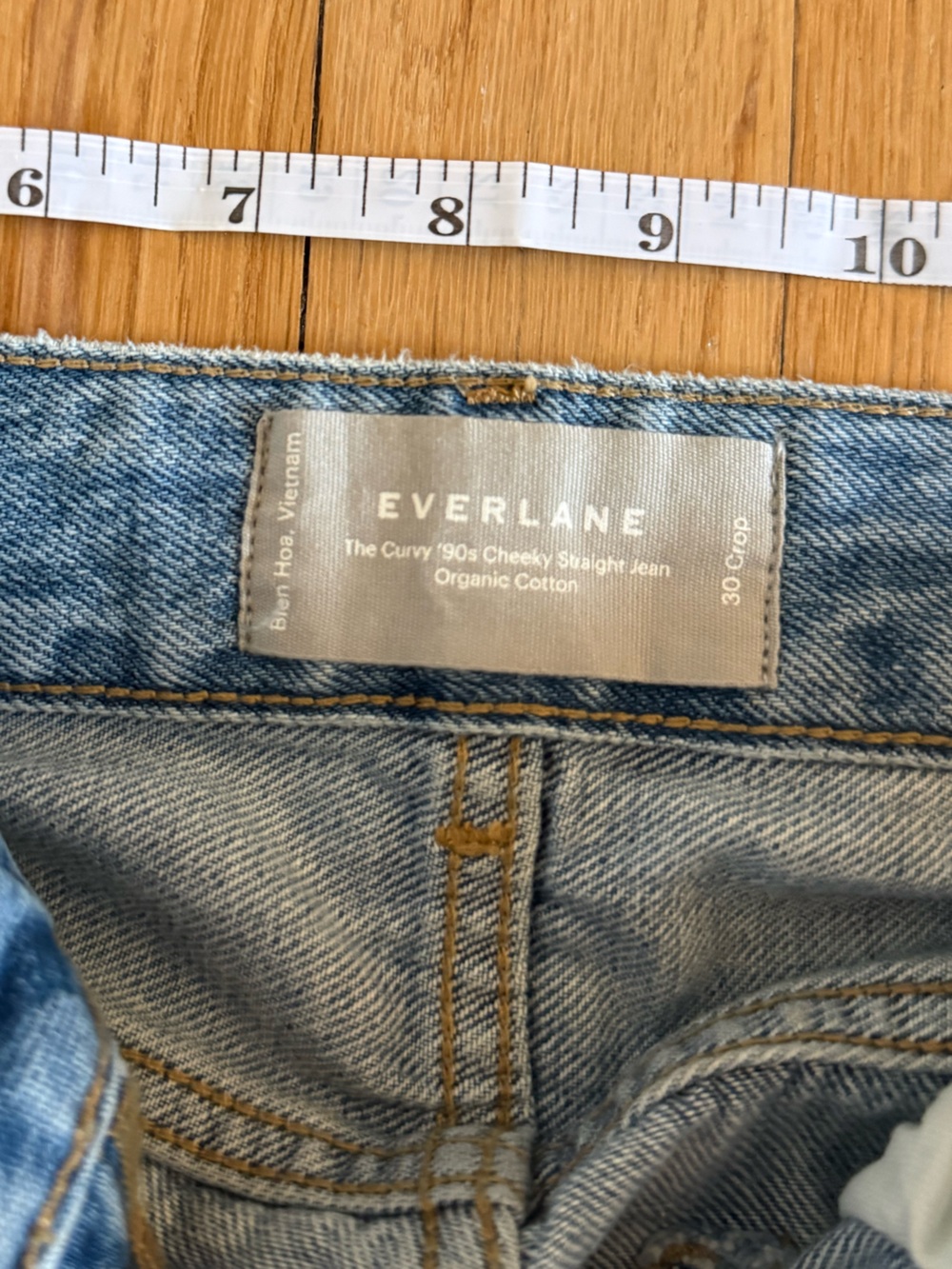 Everlane Women's Straight Leg Jeans in Light Blue Denim - Picture 6 of 7